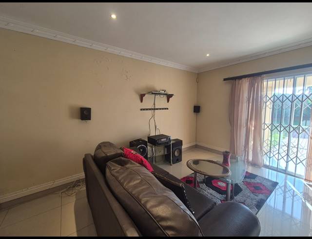 6 BEDROOM HOUSE FOR SALE IN SOMERSET PARK